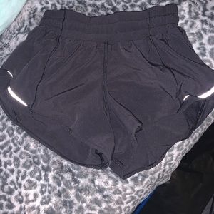 Black lulu hotty hot shorts!